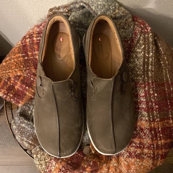 Clark’s leather loop loafer. - Picture 3 of 5